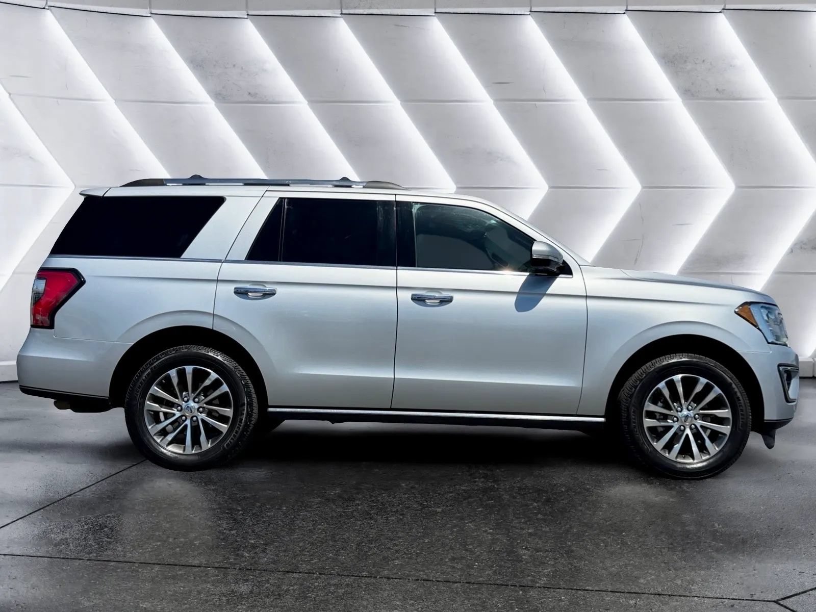 Used 2018 Ford Expedition Limited AWD/4WD image 4
