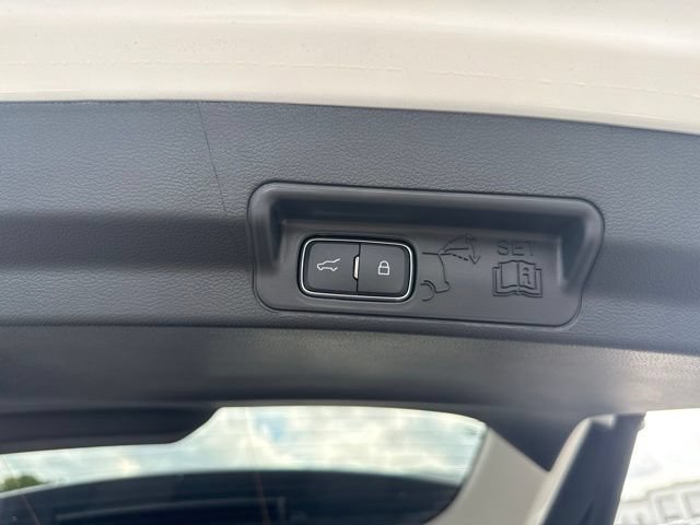 Used 2025 Ford Explorer Active w/ Active Comfort Package RWD image 13