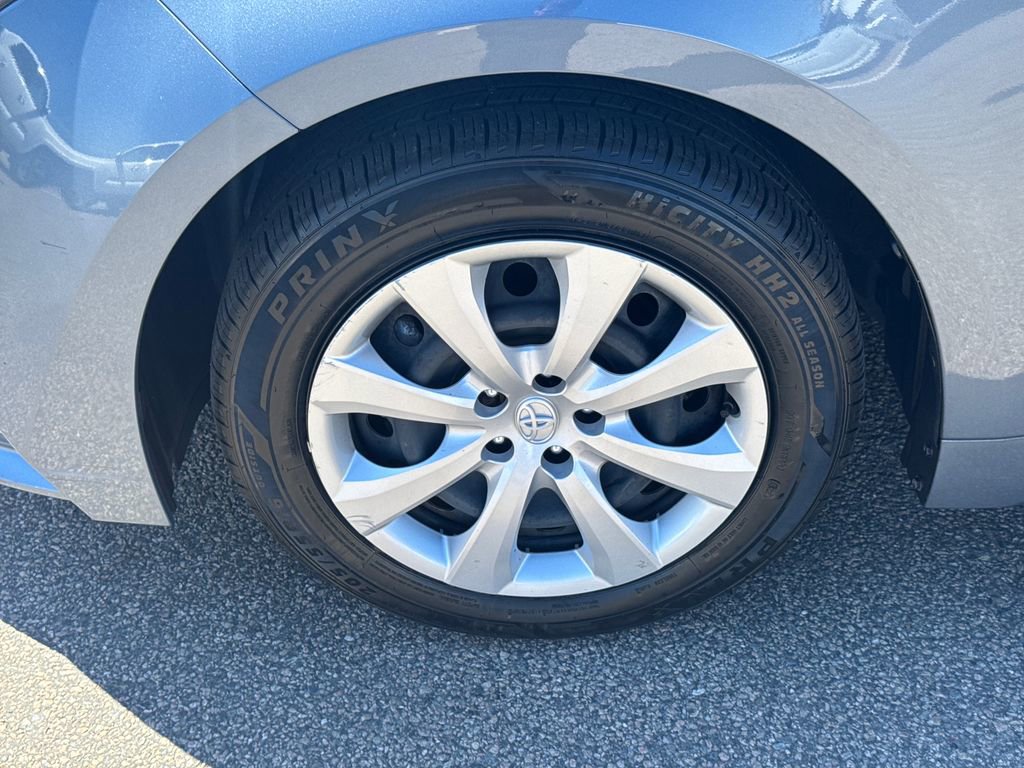 Used 2025 Toyota Corolla LE image 37