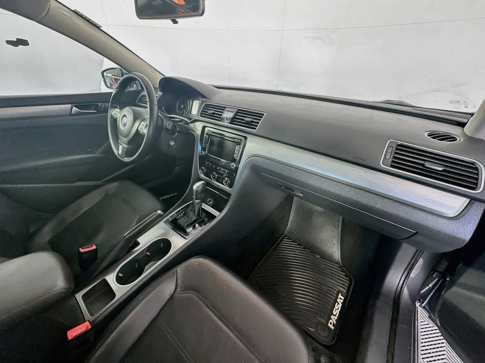 Used 2015 Volkswagen Passat TDI SE FWD image 27