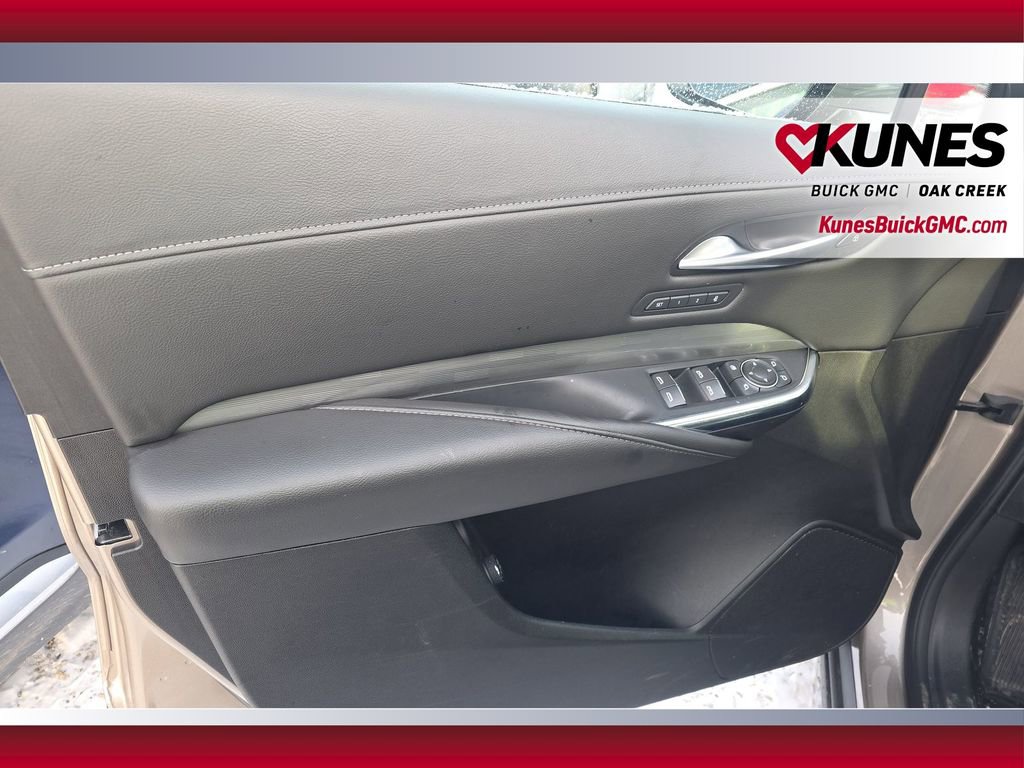 Used 2025 Cadillac XT4 Premium Luxury image 15