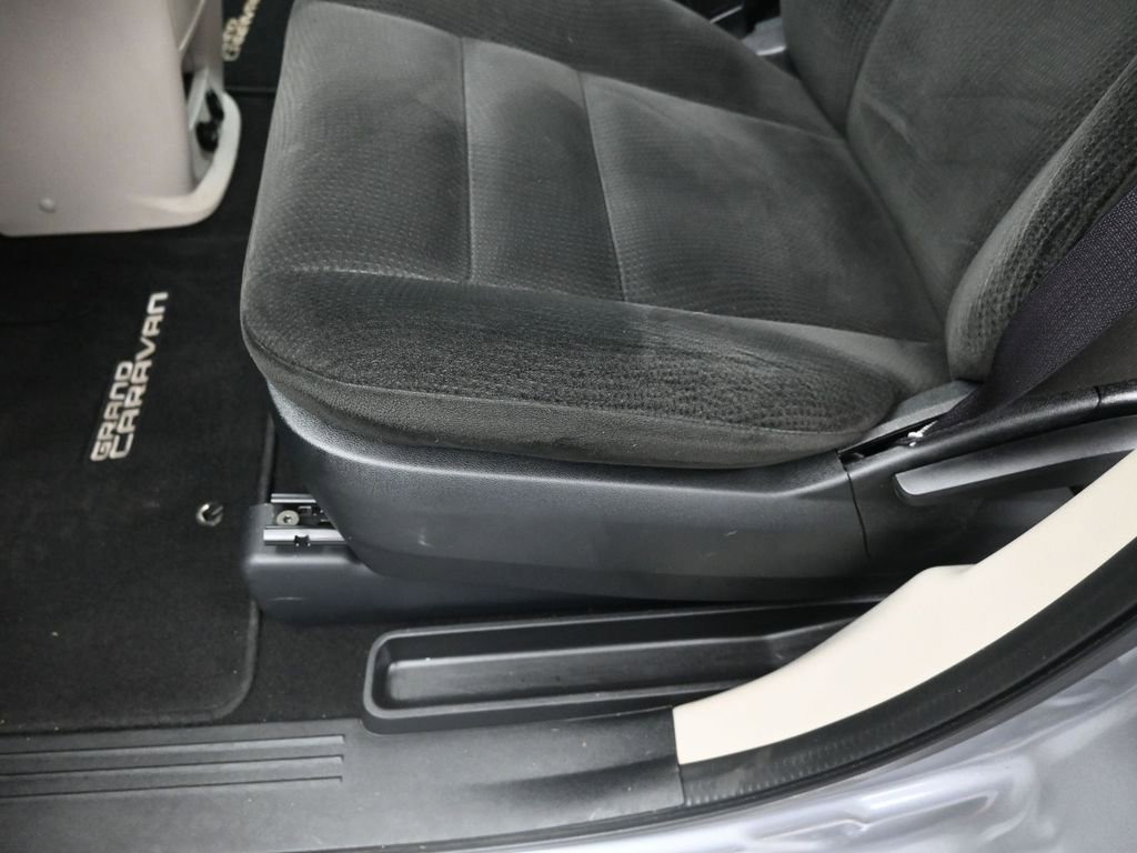 Used 2016 Dodge Grand Caravan SE image 21