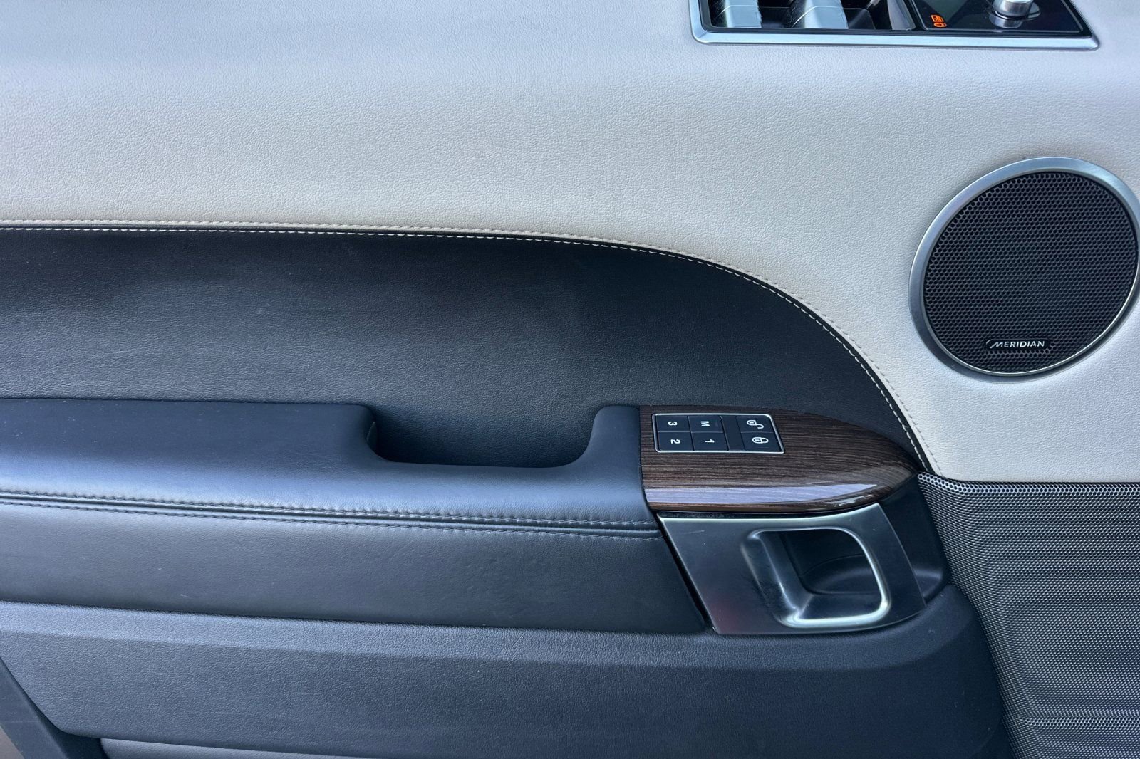 Used 2019 Land Rover Range Rover Sport HSE image 10