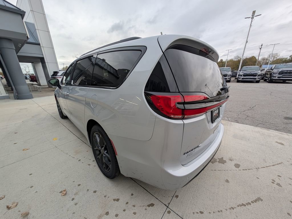 New 2026 Chrysler Pacifica Limited w/ S Appearance Package image 7