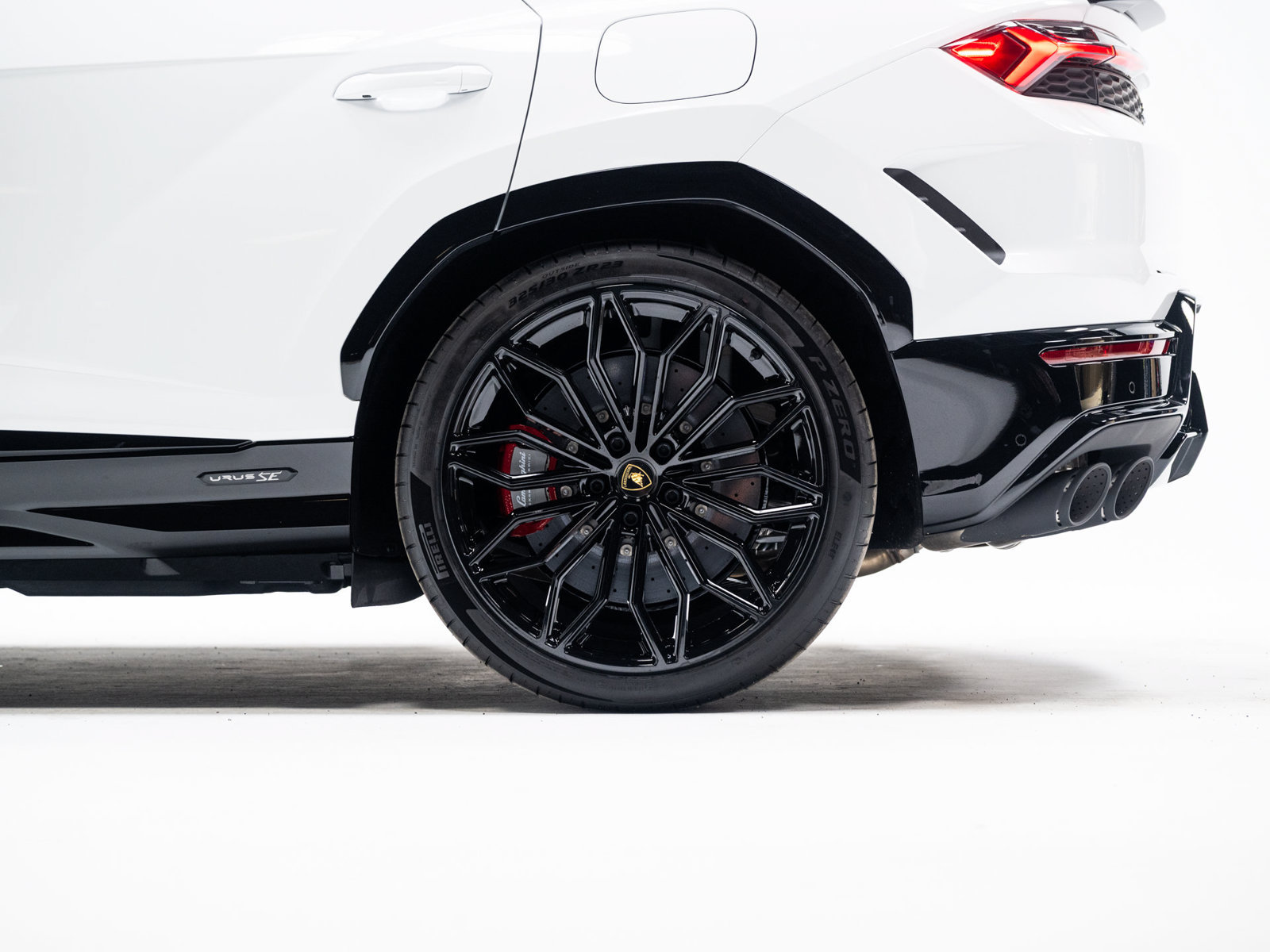 Used 2025 Lamborghini Urus SE AWD/4WD image 10