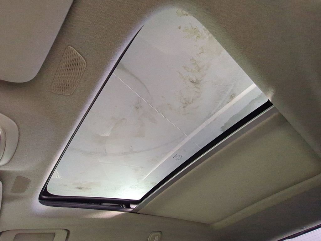 Used 2019 Volvo XC40 T5 R-Design image 24