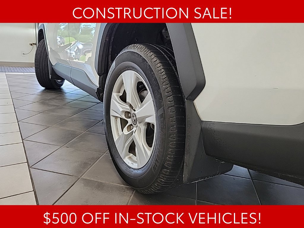 Used 2021 Toyota RAV4 XLE AWD/4WD image 17