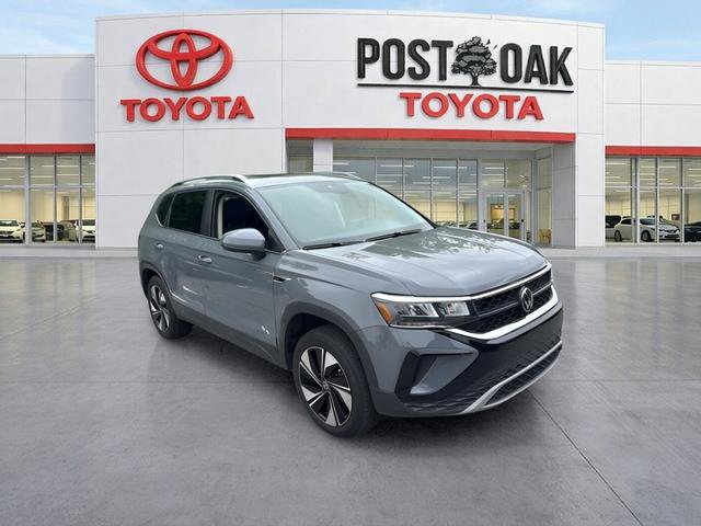 Used 2024 Volkswagen Taos SE w/ Panoramic Sunroof Package AWD/4WD image 1