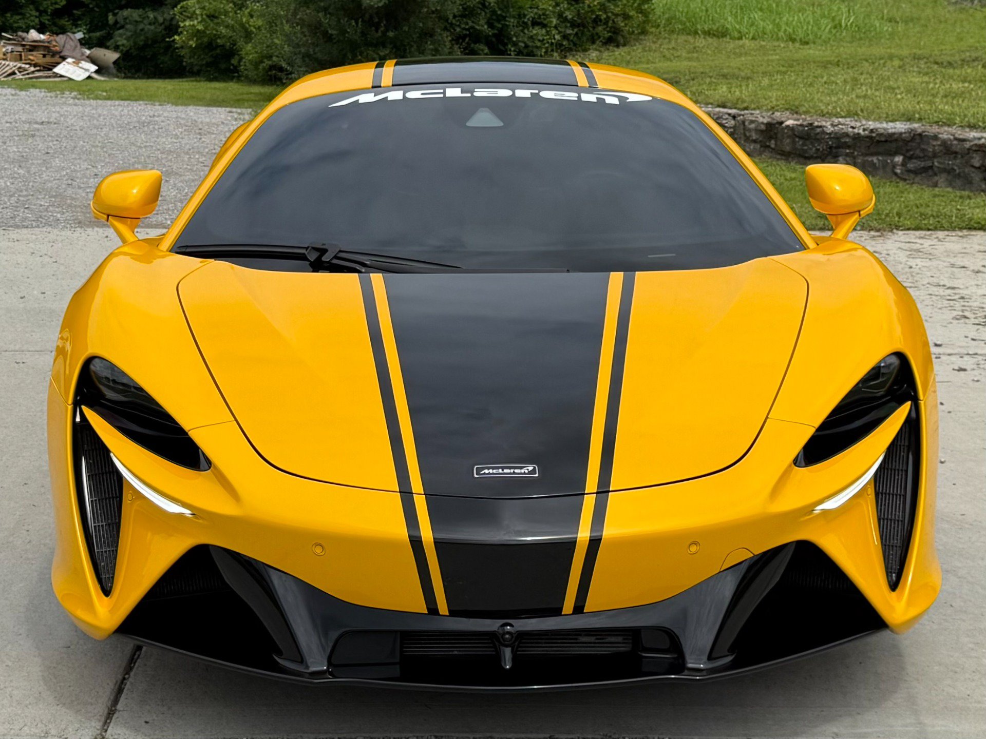 Used 2024 McLaren Artura RWD image 14