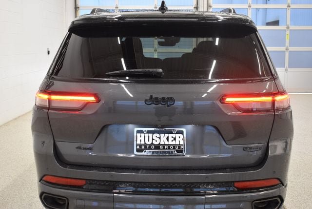 Used 2023 Jeep Grand Cherokee L Summit w/ High Altitude Package AWD/4WD image 11