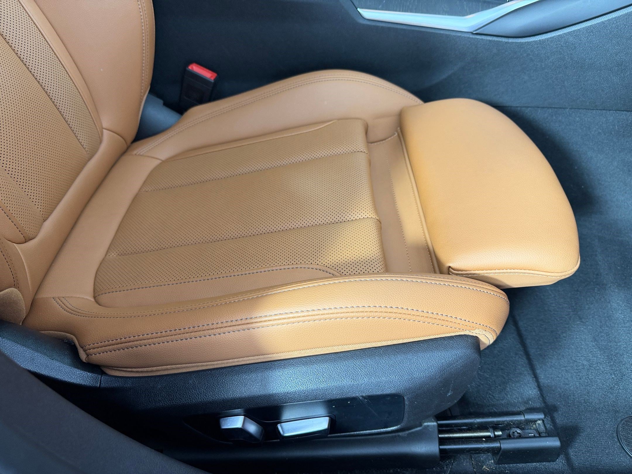 Used 2023 BMW 330i Sedan w/ Premium Package image 35