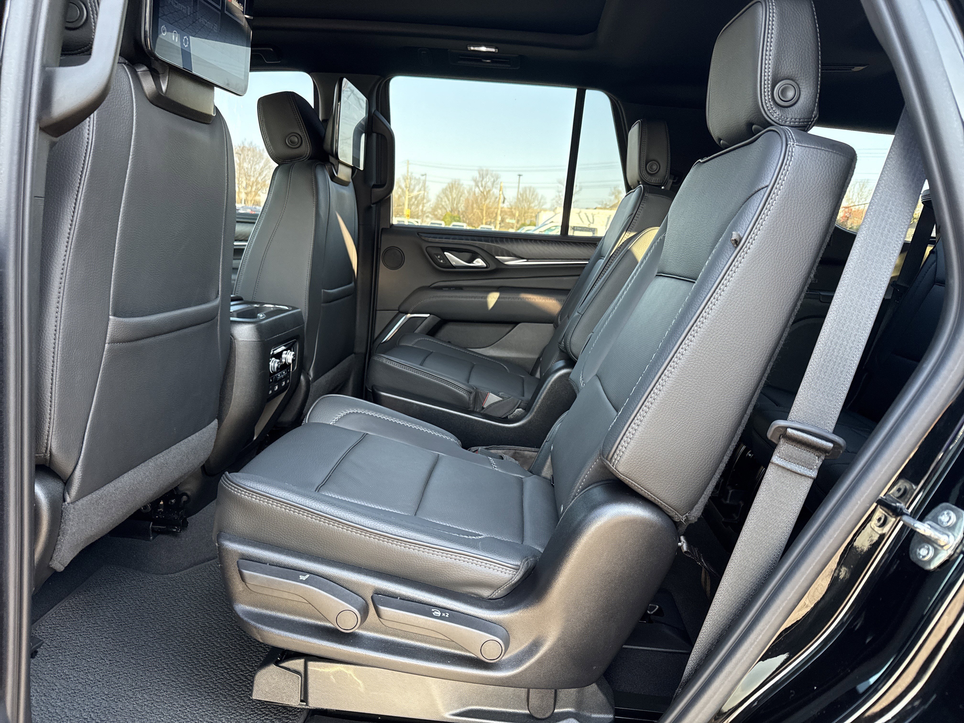 Used 2024 GMC Yukon Denali w/ Advanced Technology Package image 33