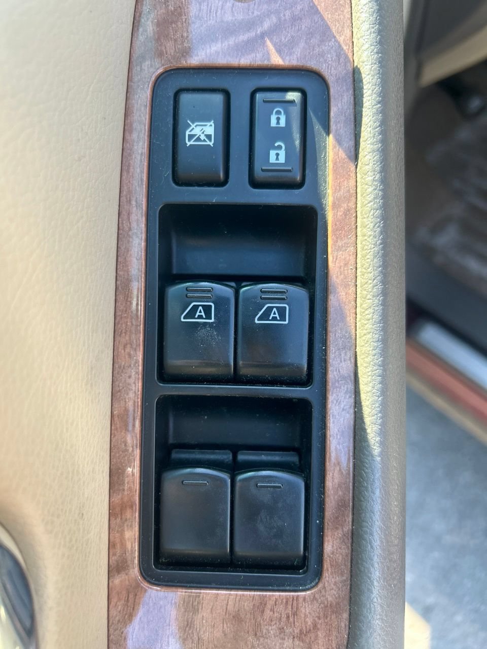 Used 2012 Nissan Murano LE w/ Platinum Pkg AWD/4WD image 16