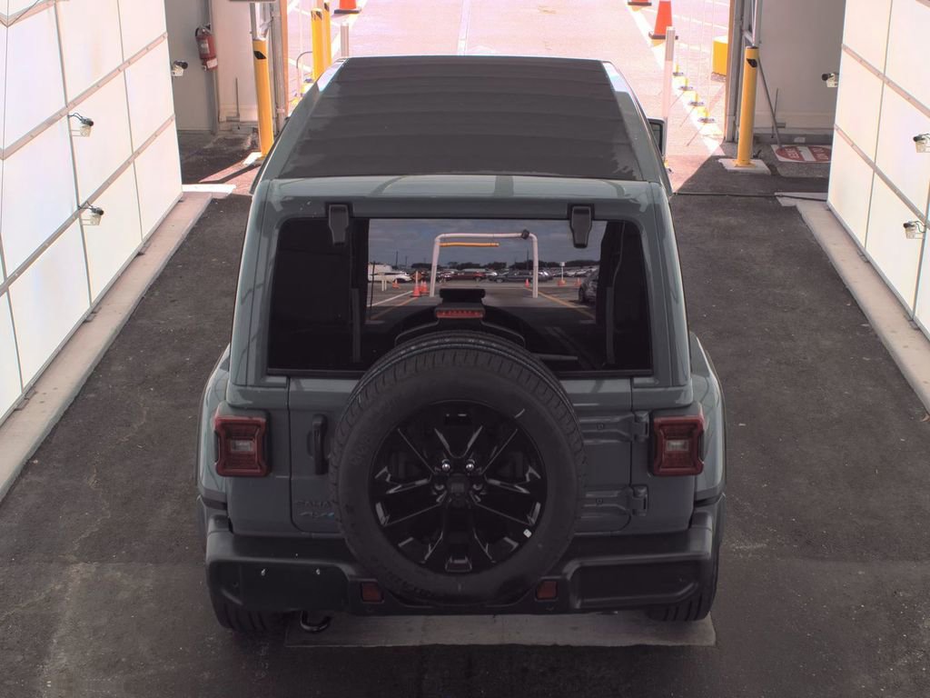 Used 2025 Jeep Wrangler Unlimited Sahara w/ Safety Group image 7