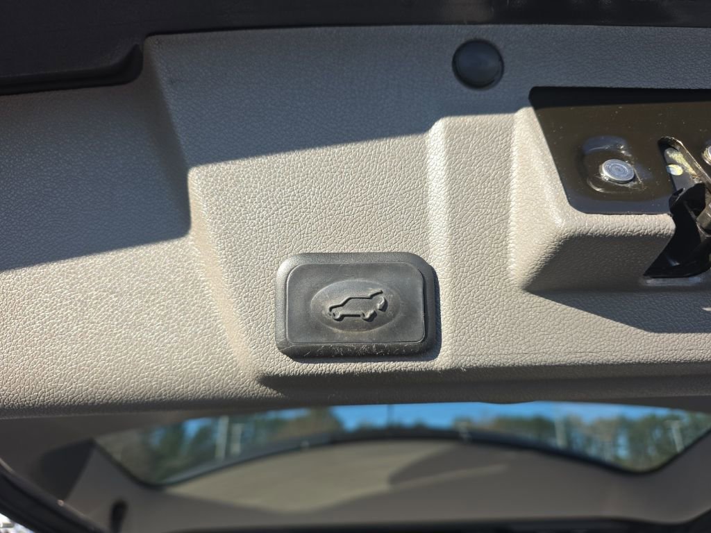 Used 2014 Chevrolet Traverse LTZ image 17