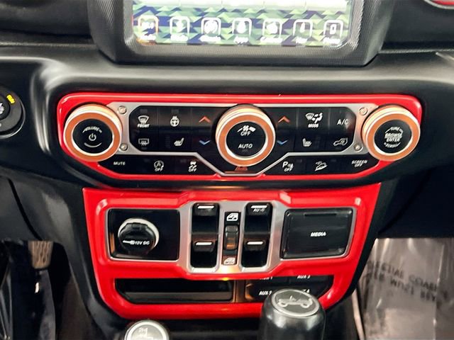 Used 2018 Jeep Wrangler Unlimited Sahara w/ Uconnect 4C Nav & Sound Group AWD/4WD image 10