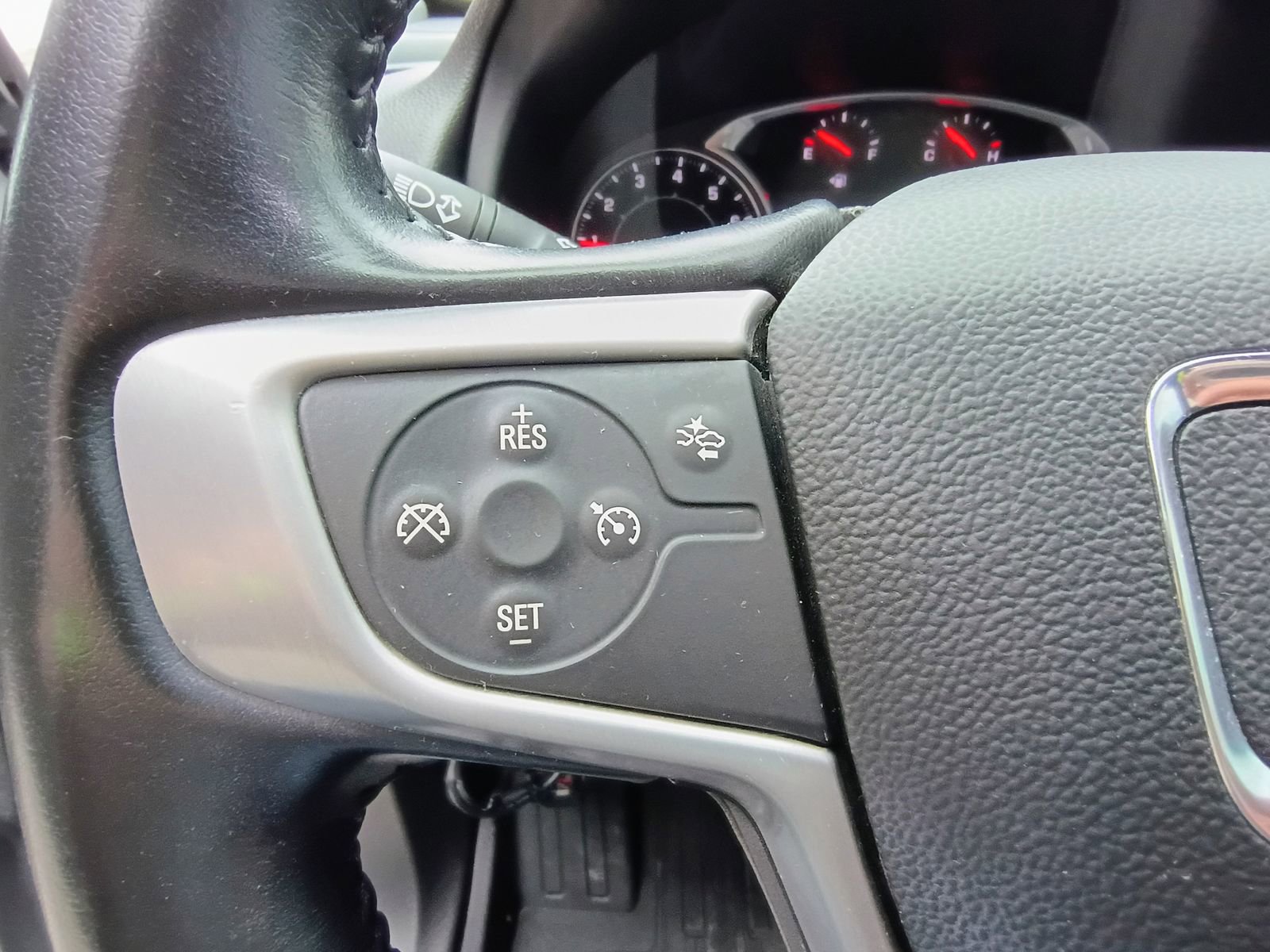 Used 2020 GMC Terrain SLE w/ Driver Convenience Package image 18