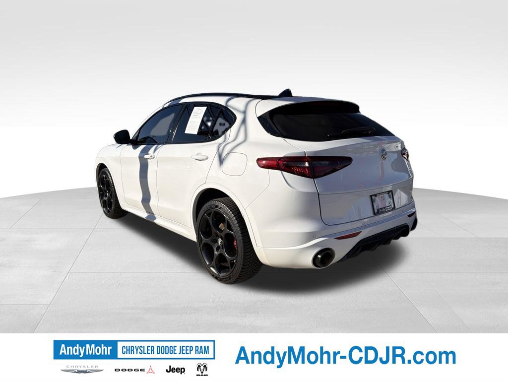 Used 2023 Alfa Romeo Stelvio Veloce AWD/4WD image 5