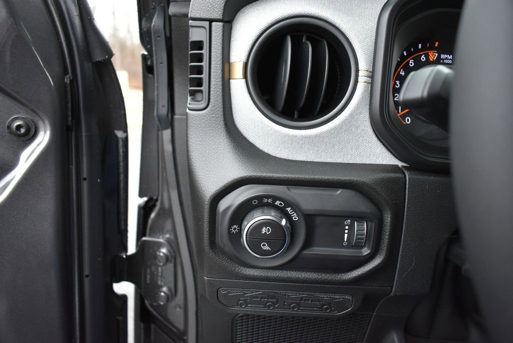 New 2026 Jeep Gladiator Sport AWD/4WD image 22