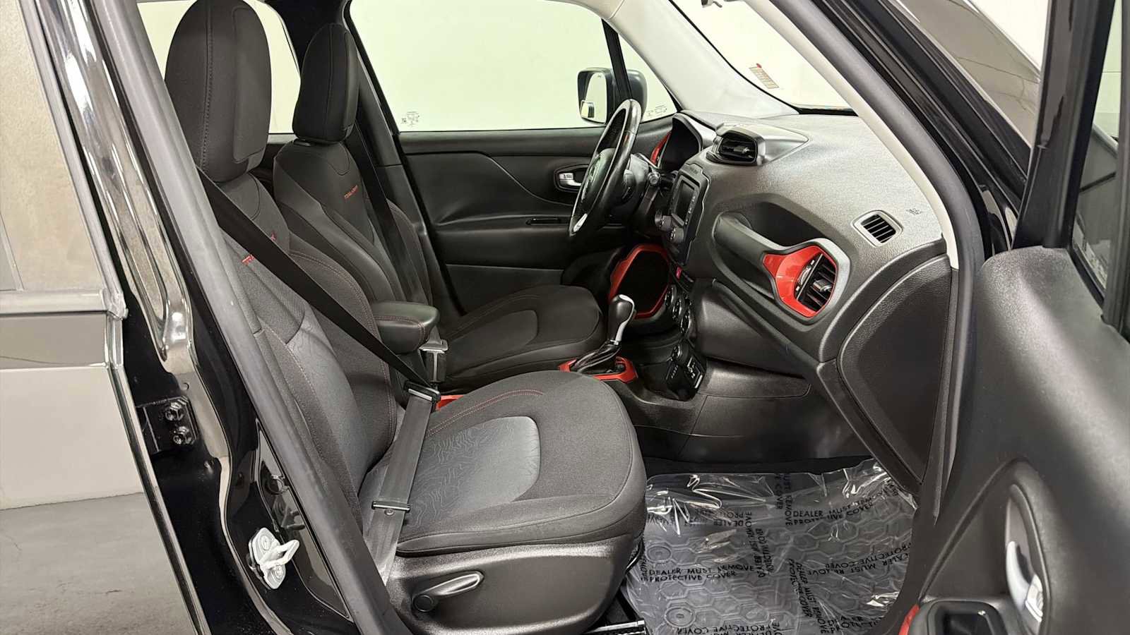 Used 2015 Jeep Renegade Trailhawk w/ Popular Equipment Group AWD/4WD image 29