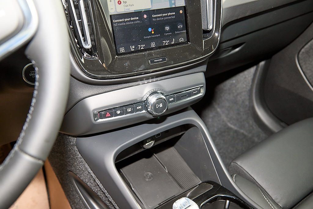 New 2026 Volvo XC40 B5 Ultra w/ Climate Package image 16