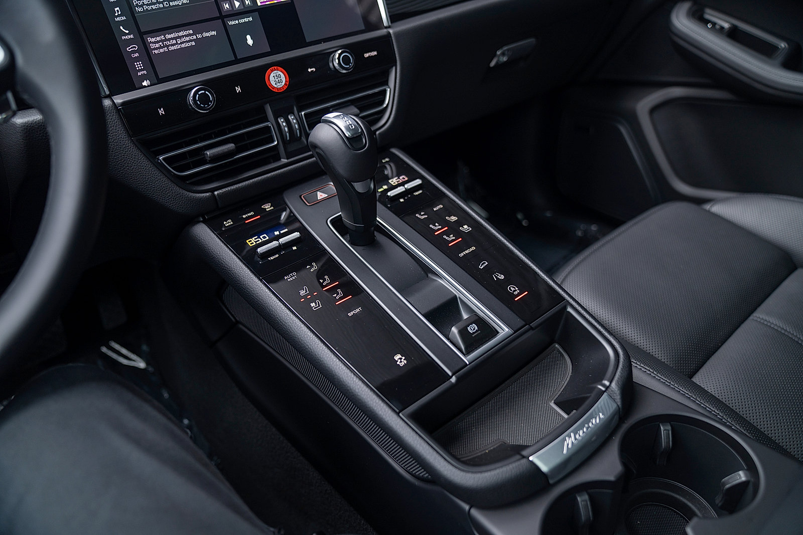 Certified 2026 Porsche Macan AWD/4WD image 13