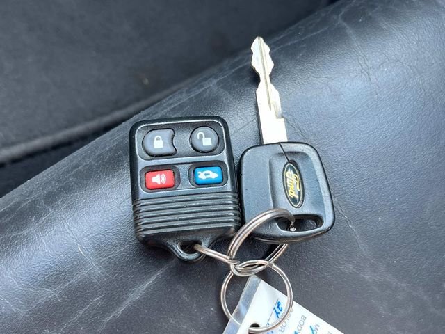 Used 2002 Ford Thunderbird image 27