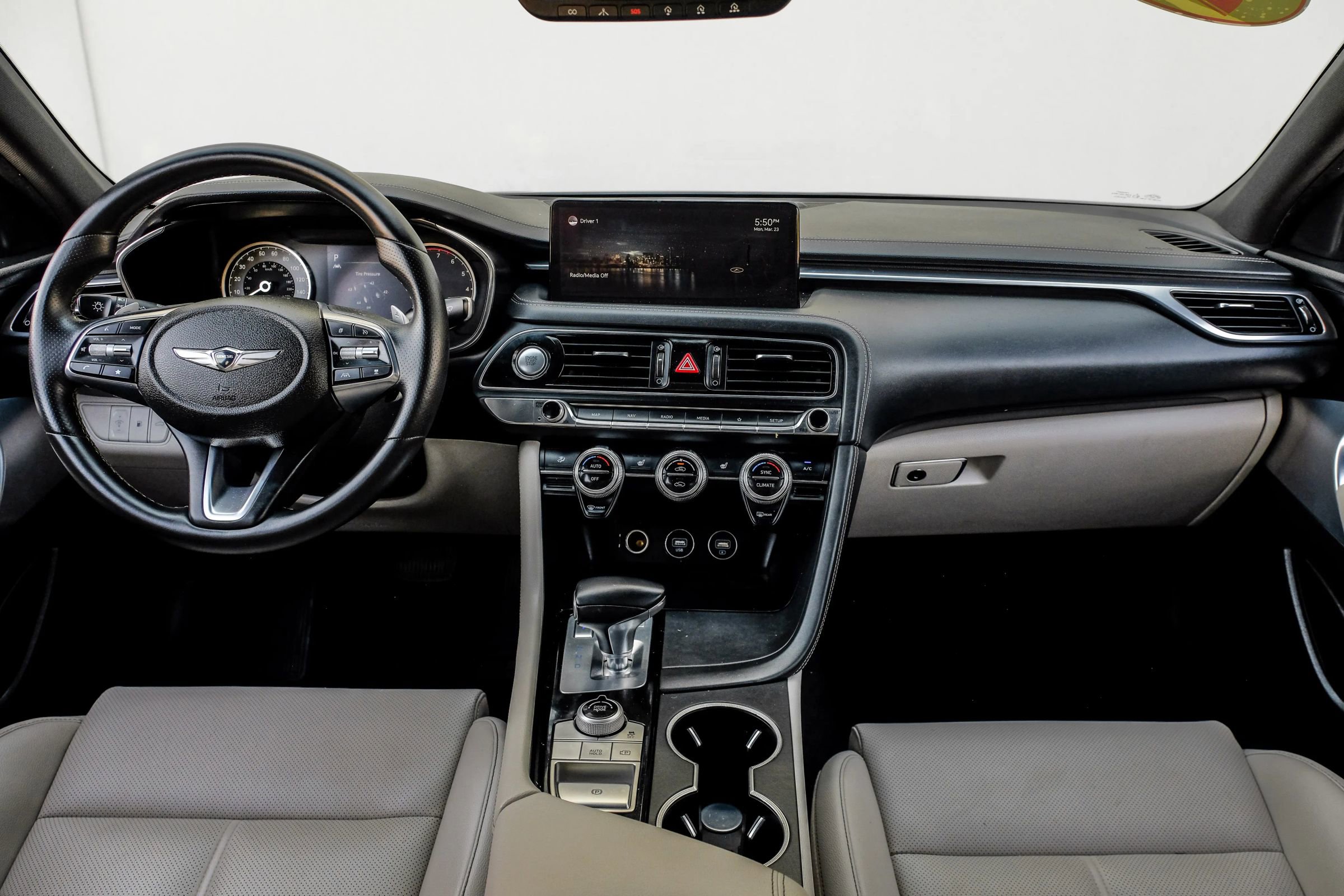 Used 2022 Genesis G70 2.0T image 19