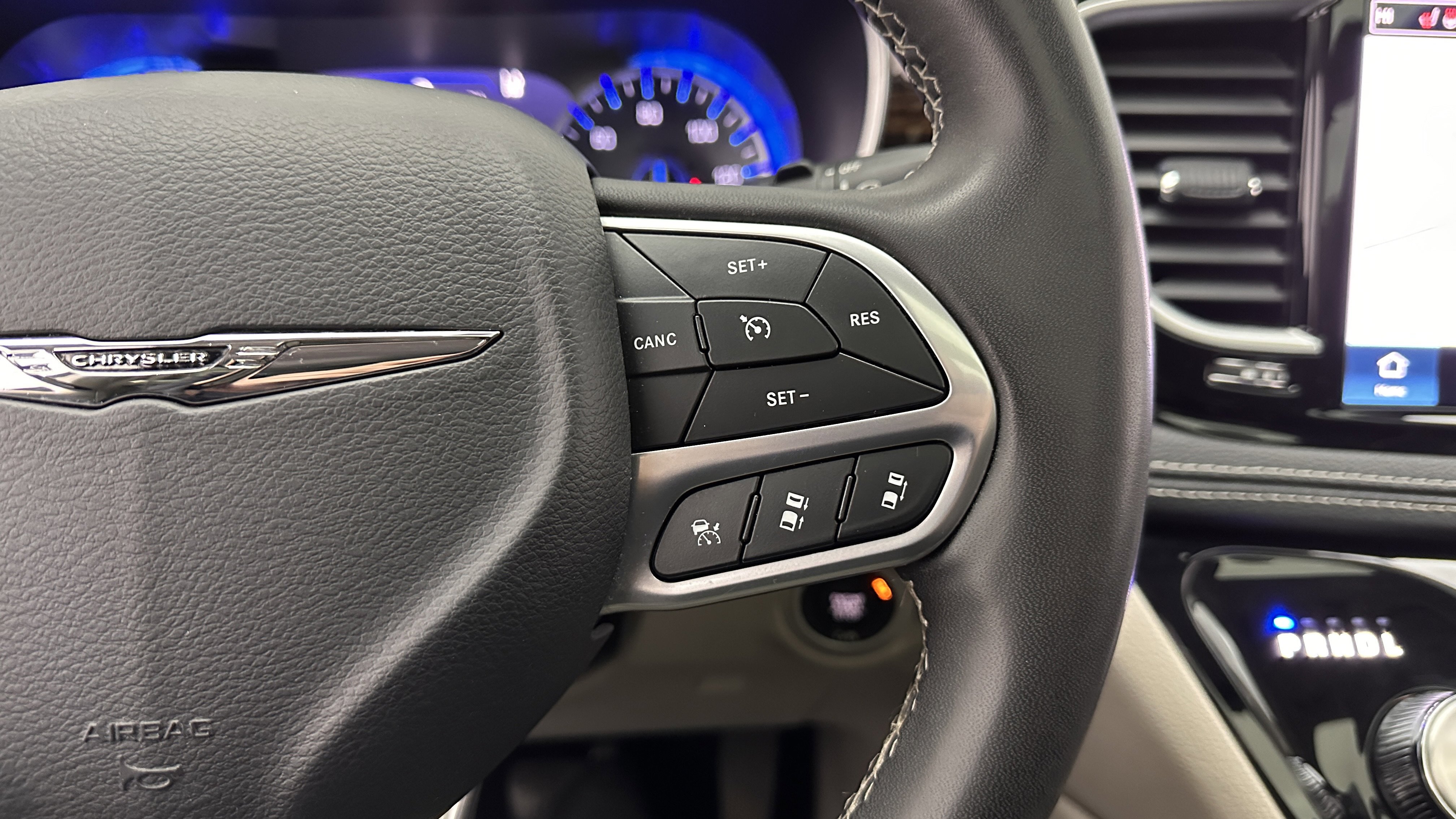 Used 2023 Chrysler Pacifica Limited image 23