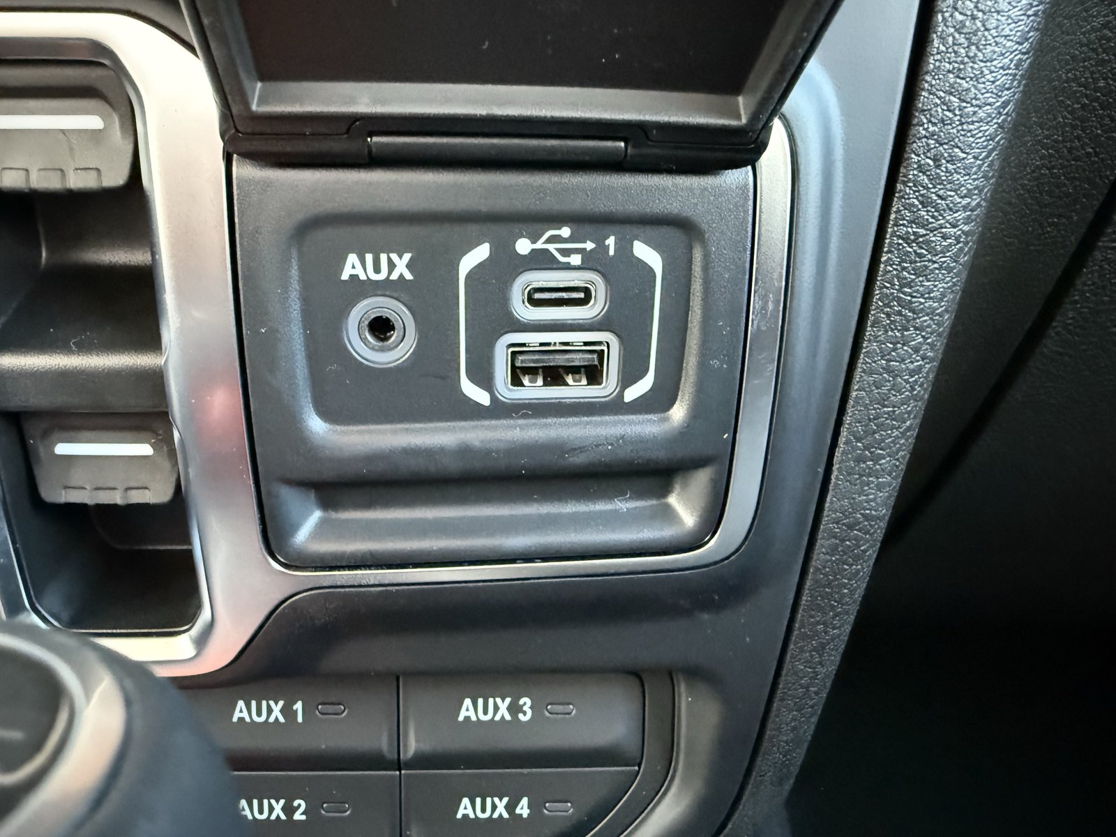New 2026 Jeep Gladiator Sport AWD/4WD image 18