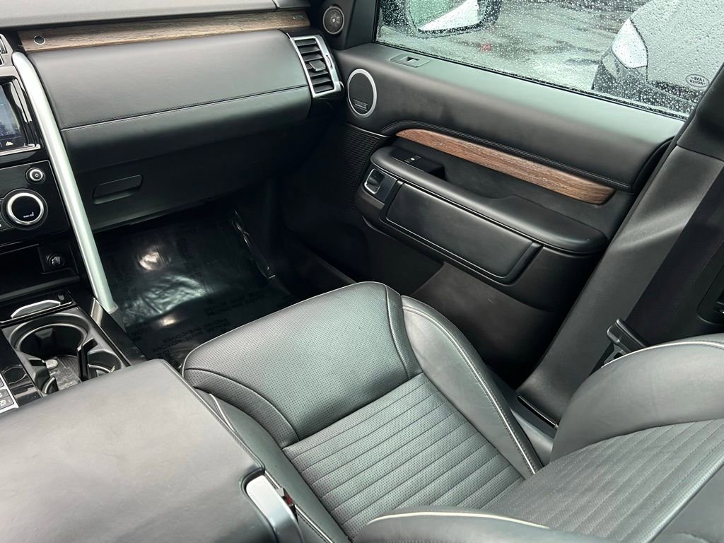 Used 2017 Land Rover Discovery HSE Luxury AWD/4WD image 18