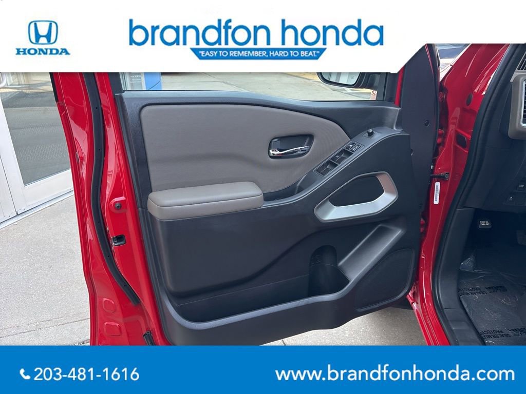 Used 2022 Nissan Frontier SV image 11