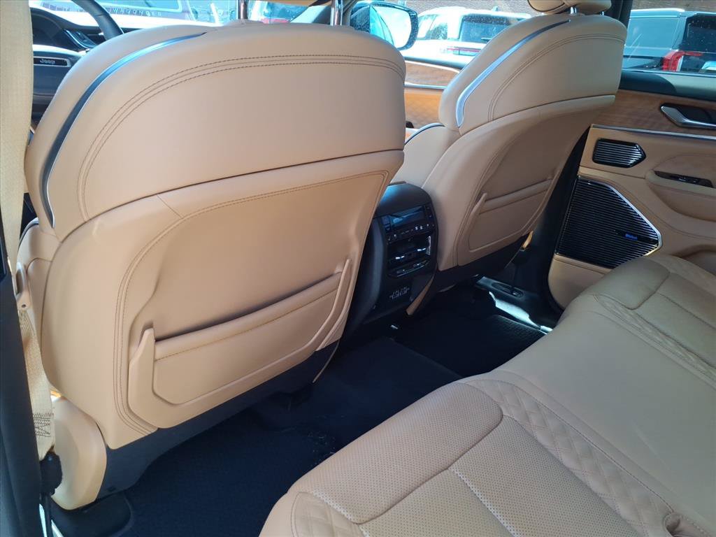 Used 2022 Jeep Grand Cherokee Summit AWD/4WD image 15