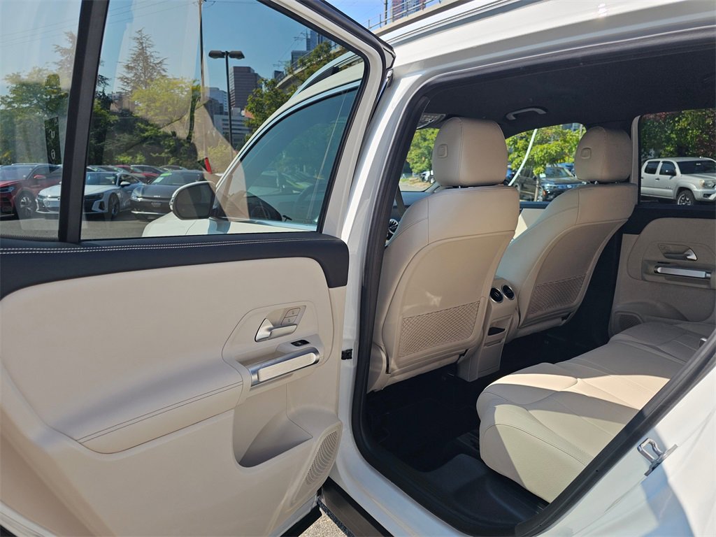 Used 2024 Mercedes-Benz GLB 250 4MATIC image 17