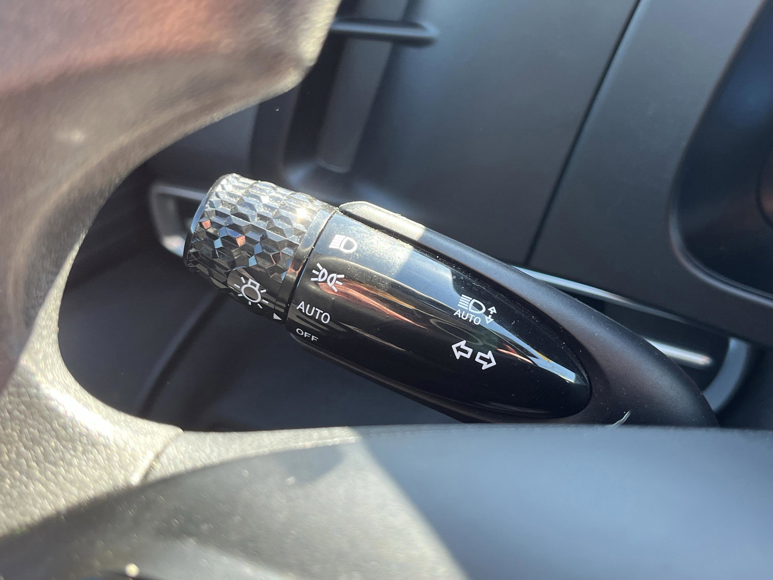 Used 2025 Hyundai Elantra SE w/ Cargo Package image 18