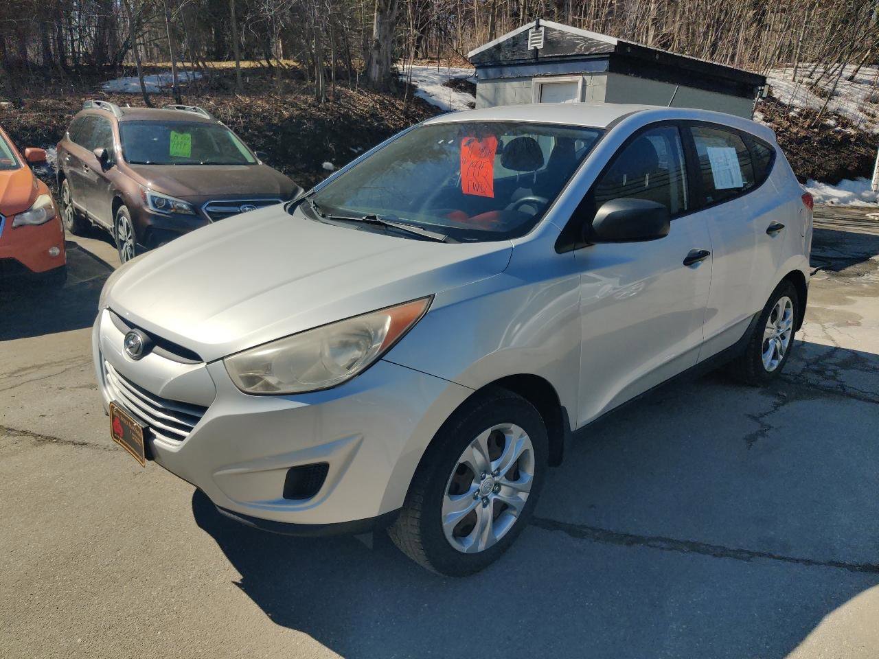Used 2011 Hyundai Tucson GL image 2