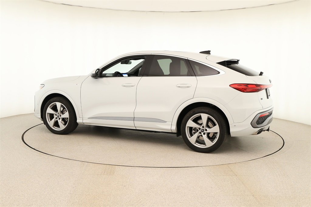 Certified 2025 Audi Q5 Prestige w/ 20" Wheel Package image 3