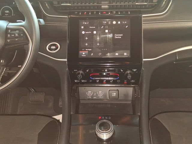 Used 2023 Jeep Grand Cherokee L Altitude AWD/4WD image 4