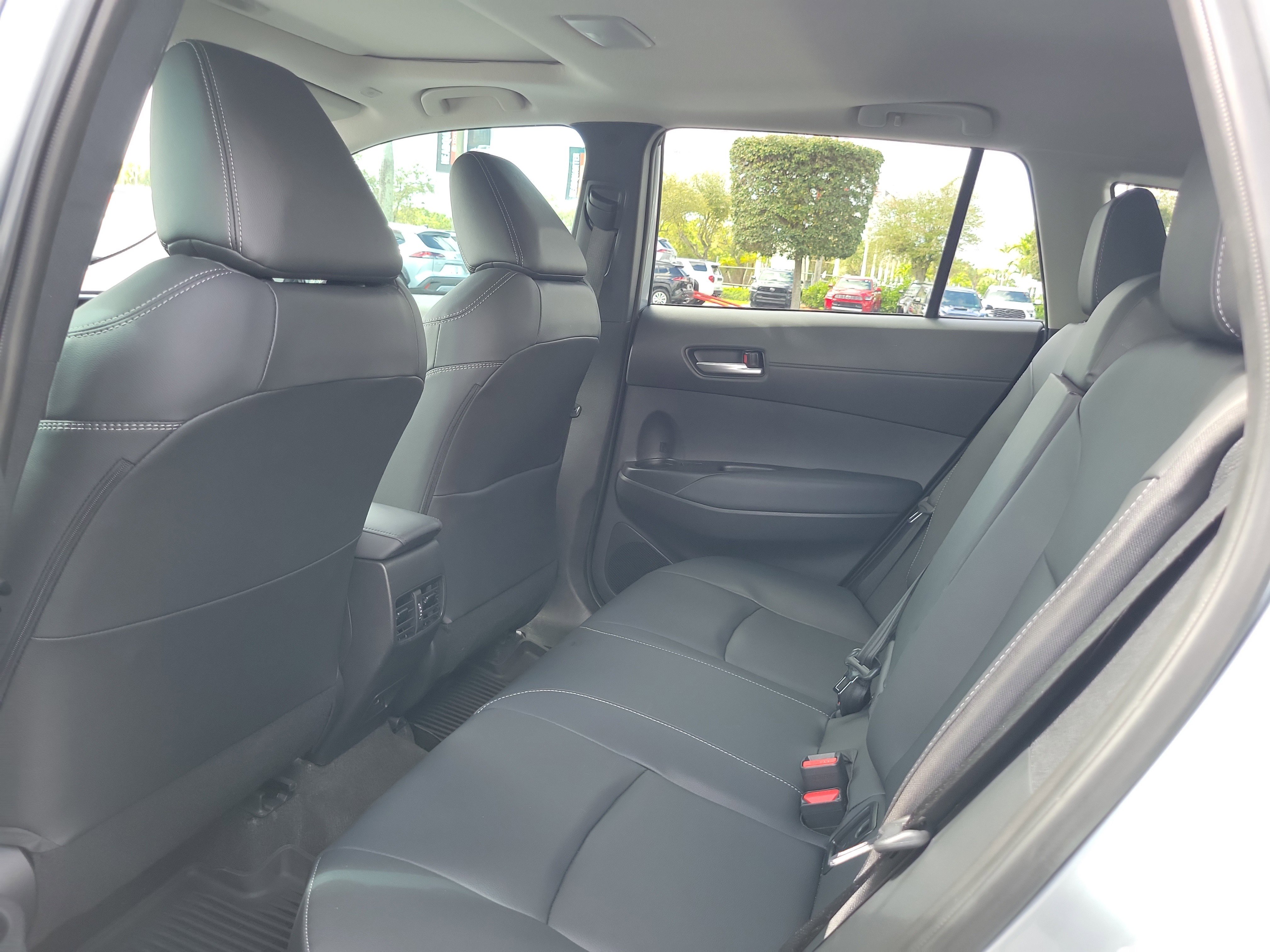 Used 2025 Toyota Corolla Cross XLE w/ Convenience Package image 18