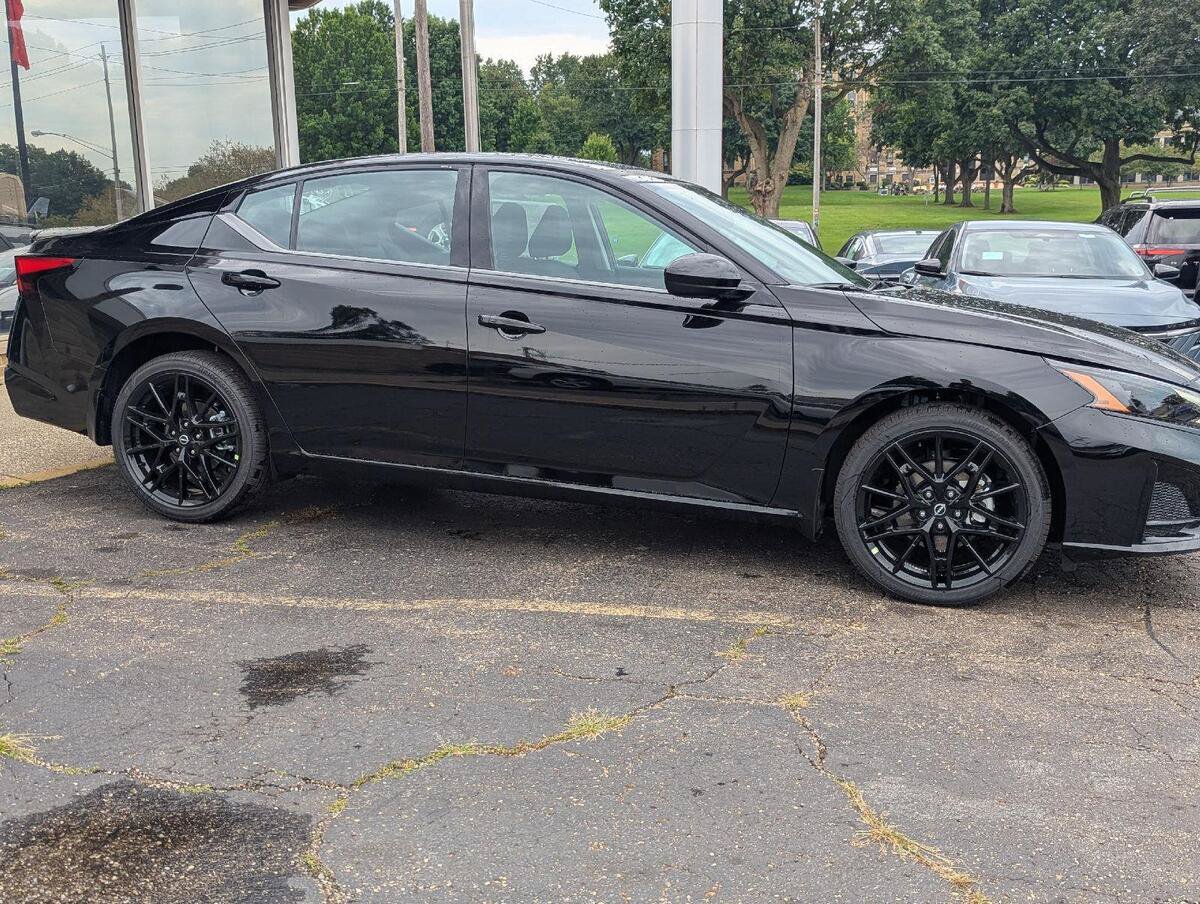 New 2026 Nissan Altima 2.5 SR w/ SR Midnight Edition Package AWD/4WD image 13