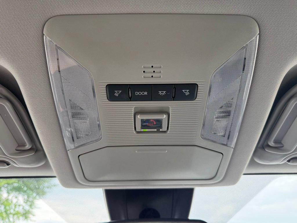 Used 2025 Toyota RAV4 XLE FWD image 31