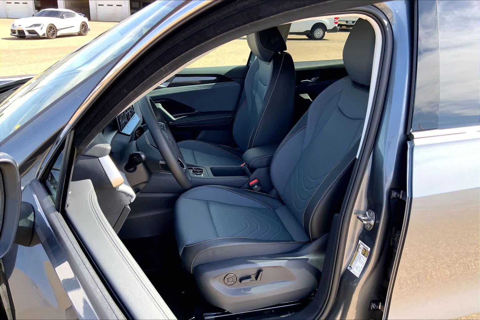 New 2026 Volkswagen Tiguan SE FWD image 9