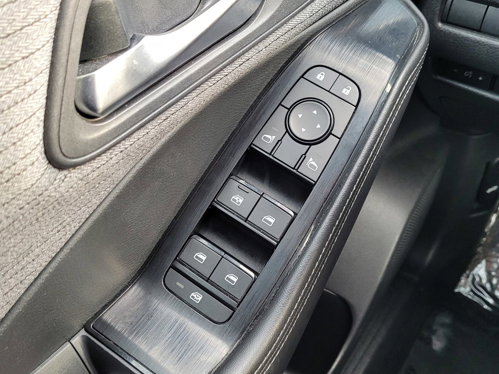 Used 2023 Nissan Rogue SV image 17