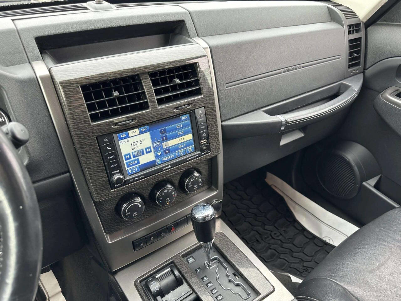 Used 2011 Jeep Liberty Limited w/ Sky's The Limit Group image 25