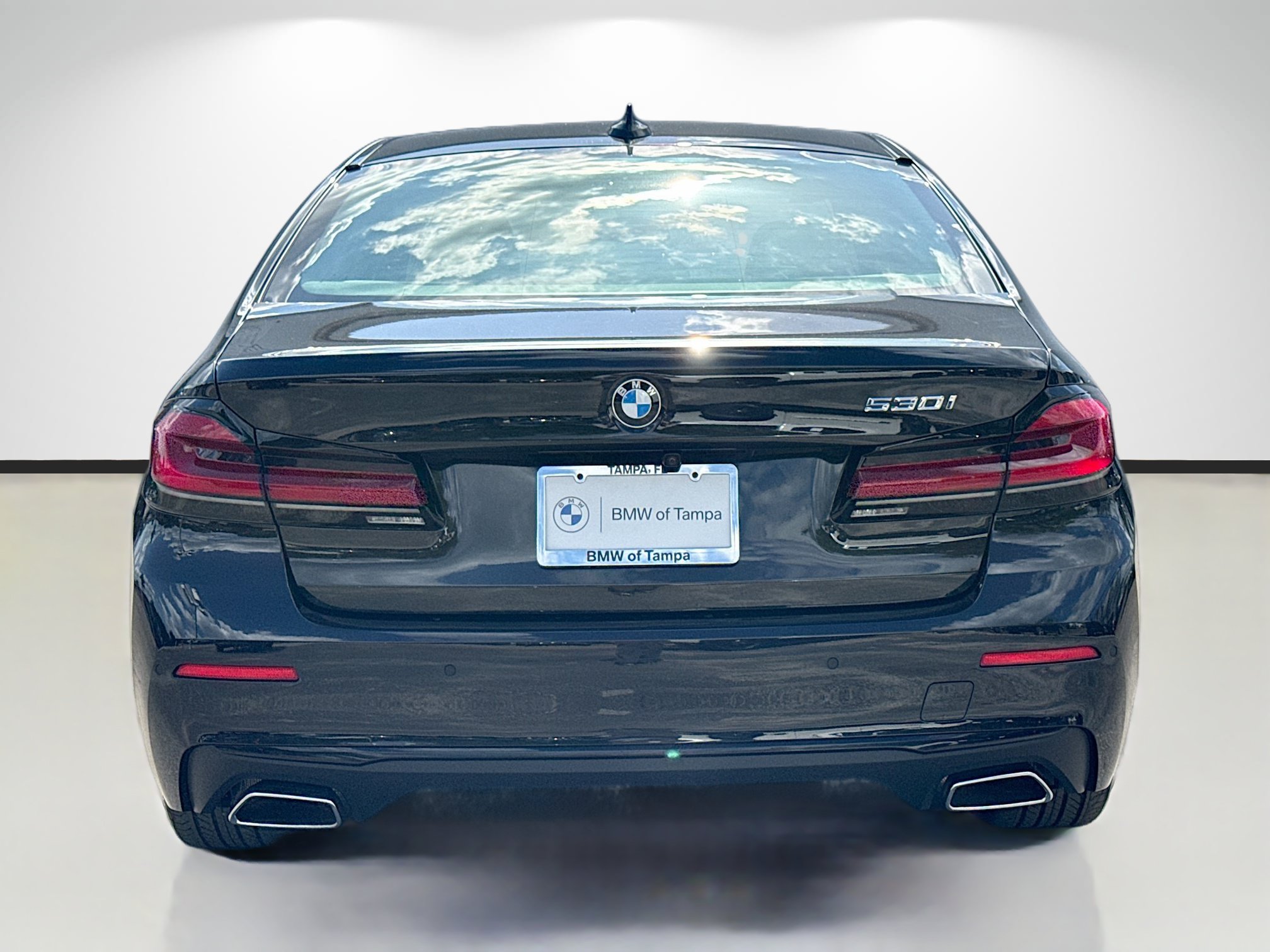 Used 2023 BMW 530i w/ Premium Package RWD image 4