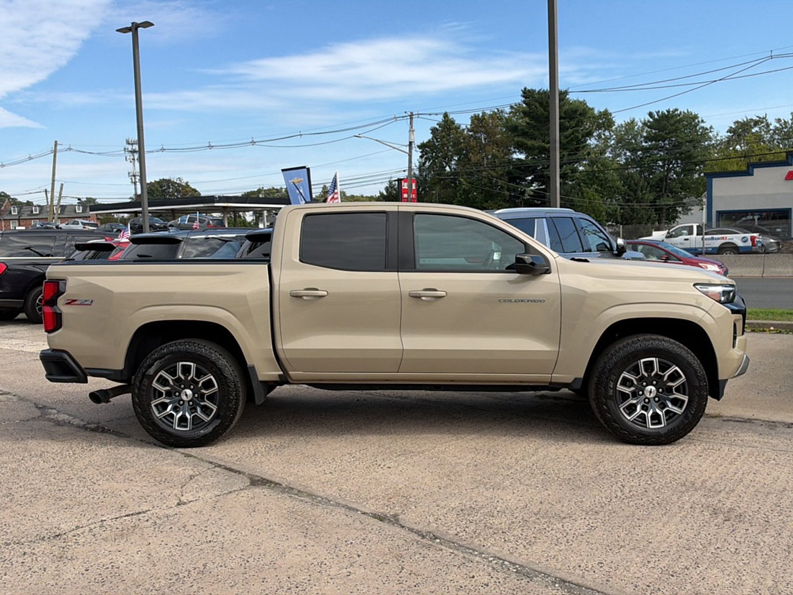 Used 2023 Chevrolet Colorado Z71 w/ Z71 Convenience Package 2 AWD/4WD image 9