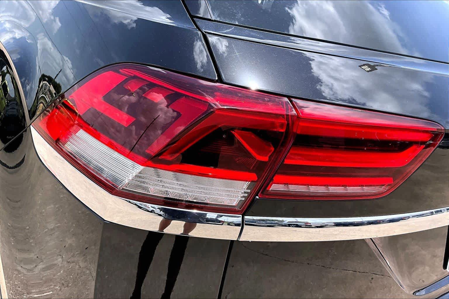 Used 2022 Volkswagen Atlas Cross Sport SE FWD image 28