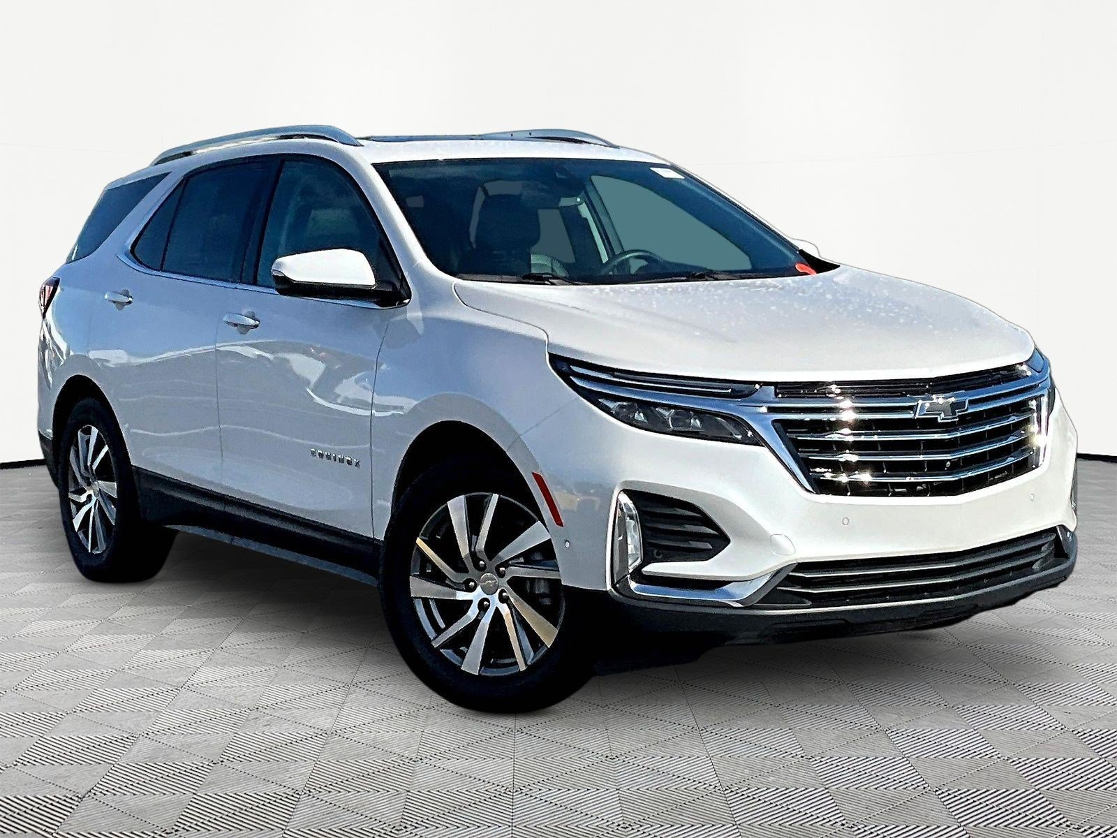 Used 2023 Chevrolet Equinox Premier FWD image 3