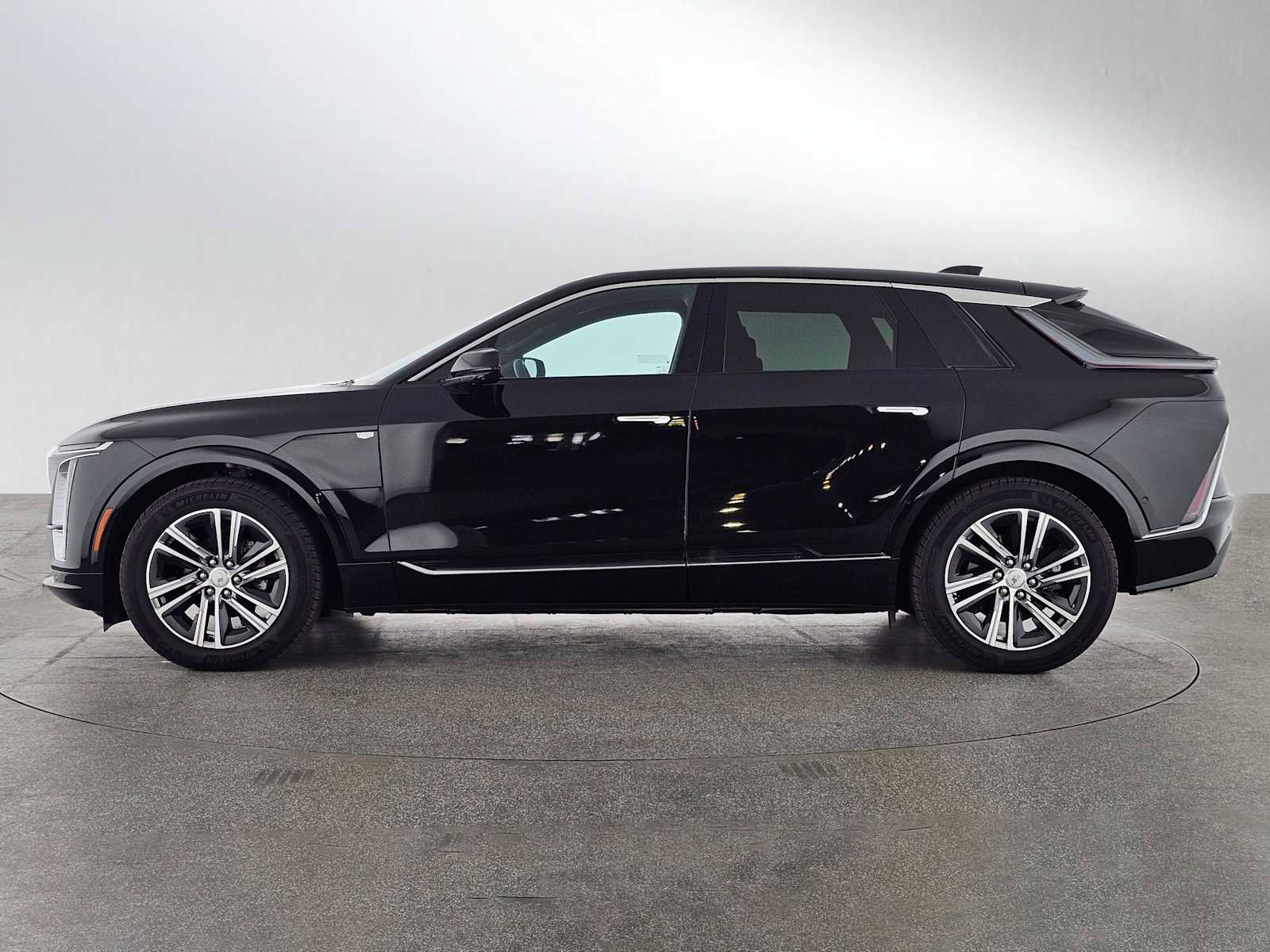 Used 2025 Cadillac Lyriq Luxury w/ LPO, Floor Liner Package image 6