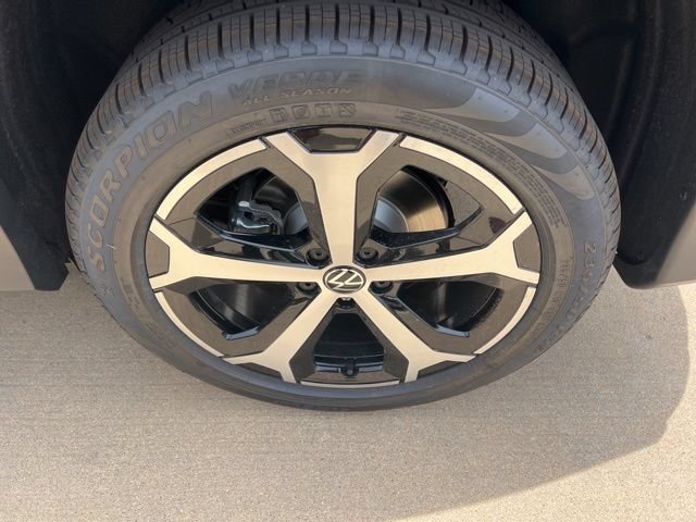 New 2026 Volkswagen Tiguan SE AWD/4WD image 11